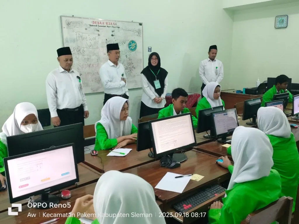 Kakan Kemenag Sleman Monitoring Pelaksanaan ANBK di MTsN 7 Sleman
