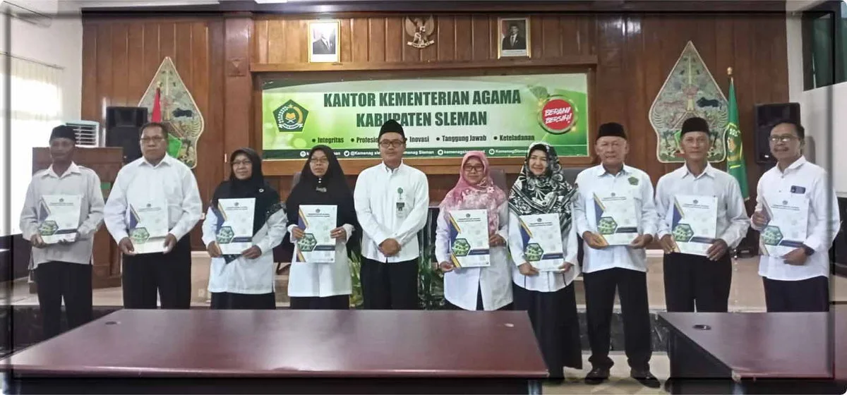 Komitmen WBK Kemenag Sleman: Penyerahan SK Pensiun dan Layanan Biometri