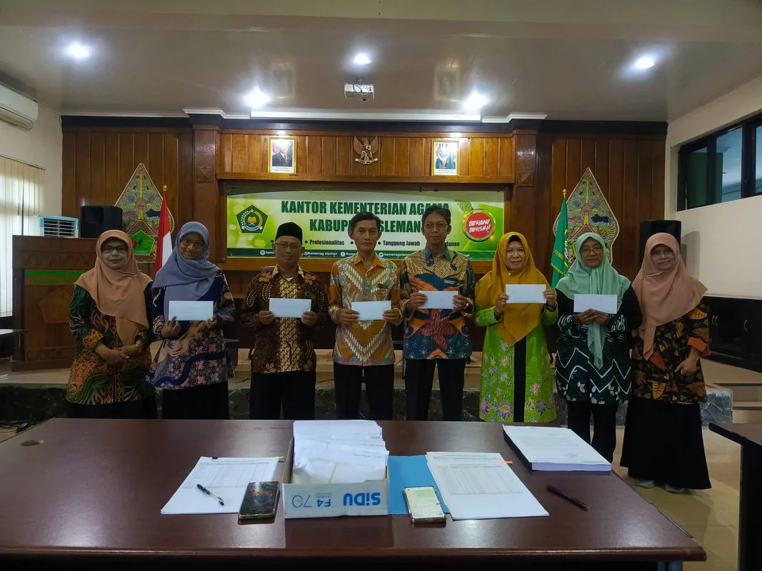 Berbagi Kebahagiaan dan Ringankan Beban Umat dengan Zakat Profesi