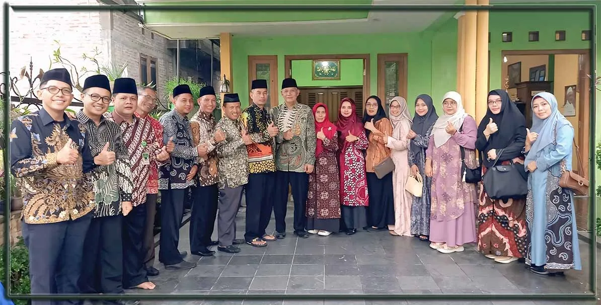 Pererat Ukhuwah, Jajaran Pimpinan Kankemenag Sleman dan DWP Kunjungi Mantan Kepala Kantor