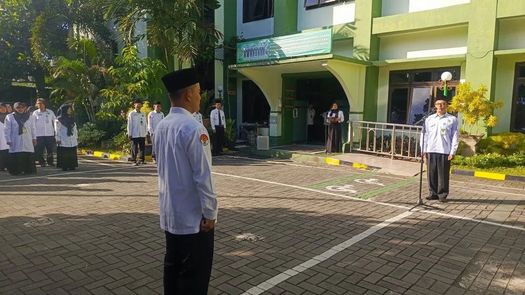 Apel Pagi, Kasubbag TU: Terus Jaga Kedisiplinan dan Tingkatkan Profesionalisme