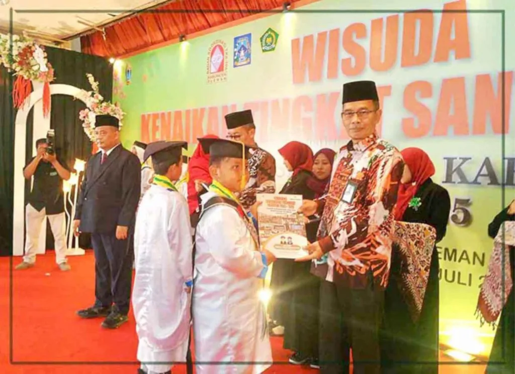 Kakankemenag dan Bupati Sleman Kukuhkan 17 Santri Terbaik, Tandai Awal Wisuda 713 Santri TKA-TPA