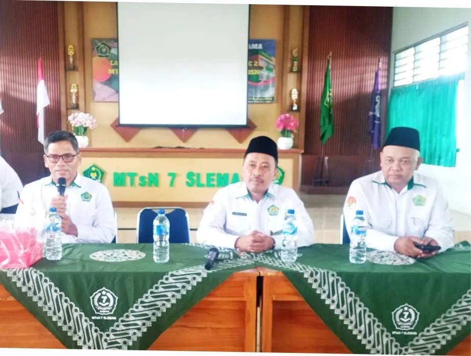 Kemenag Sleman Gelar Monitoring dan Pemaparan Pekerjaan Rangka Atap MTsN 7 Sleman