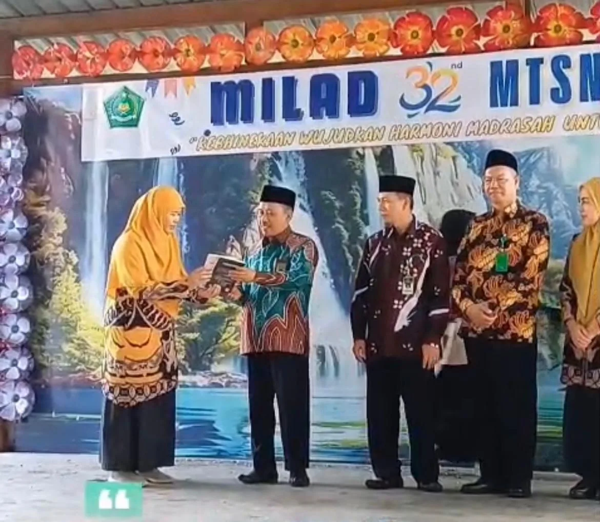 Kakanmenag Sleman Luncurkan Puisi dan Kisah Inspiratif MTsN 10 Sleman: “Jangan Berhenti Berkarya”