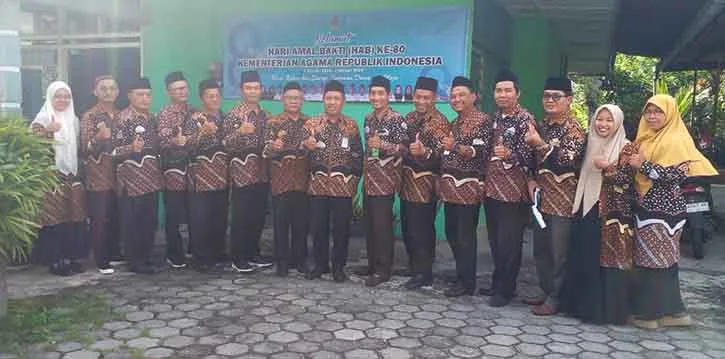 Kakankemenag SlemanTegaskan Mentalitas ASN Berintegritas saat Pembinaan di KUA Godean
