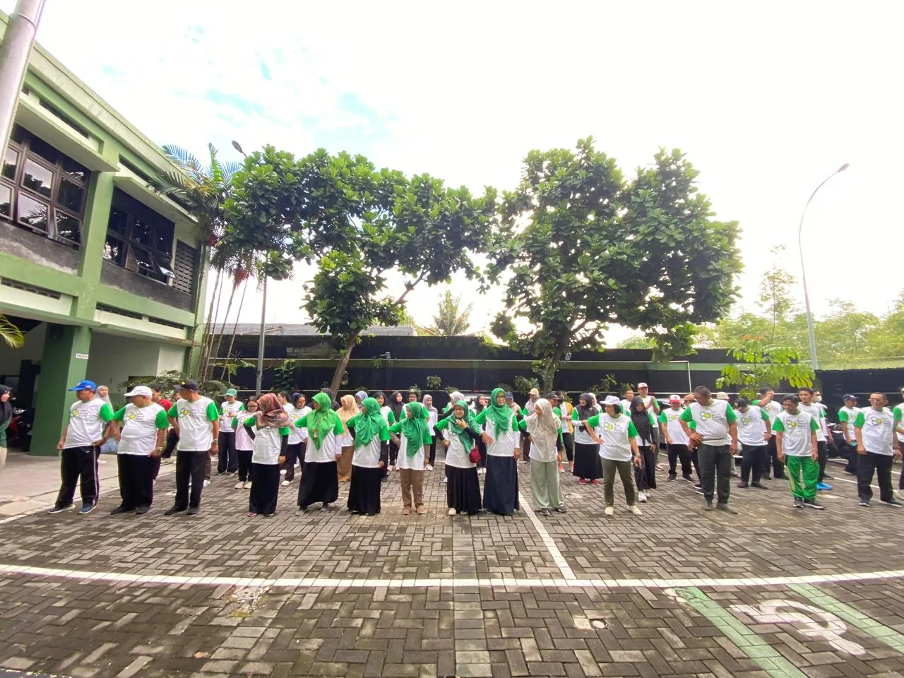 Jumat Sehat Penuh Makna, jadi Momen Indah Purna Tugas Hj. Noor Imanah