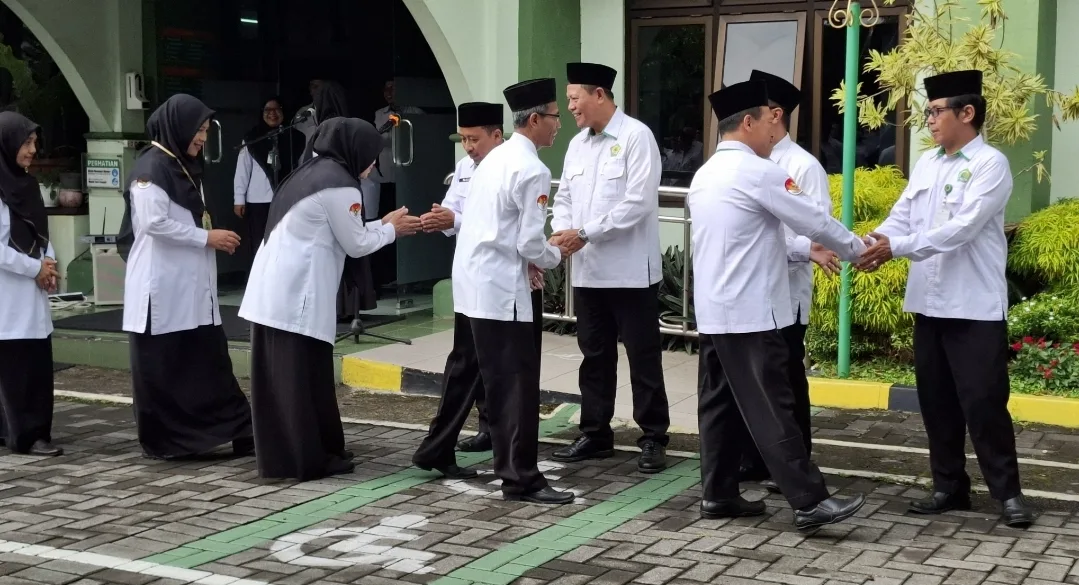 Sucikan Hati di Hari Fitri, Kemenag Sleman Gelar Halal Bihalal Usai Apel