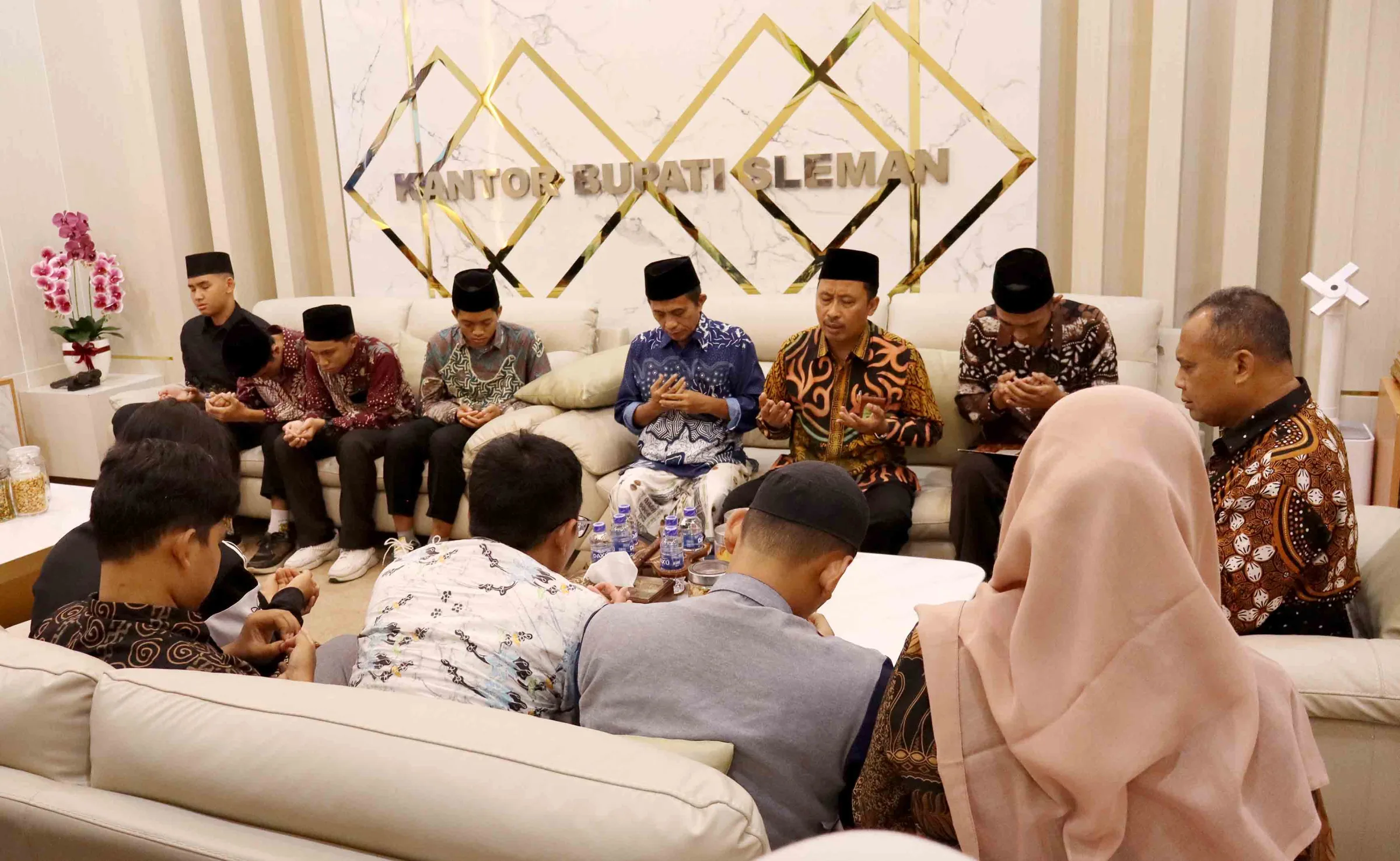 Energi Sleman Religi! Kafilah MTQ Sowan Bupati H. Harda Kiswaya, Satukan Langkah Sukseskan MTQ DIY 2026