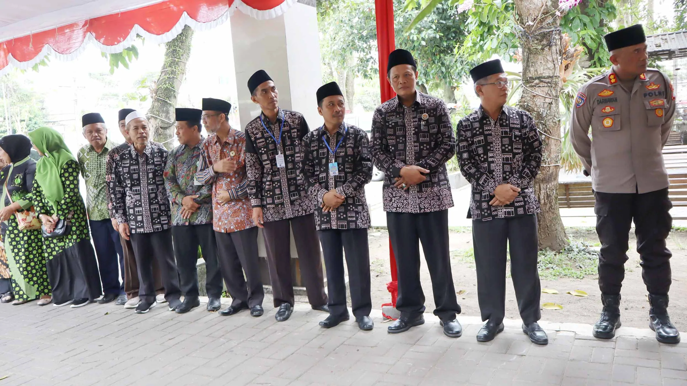 Sinergi Kuat Lintas Sektor, Komitmen Kementerian Agama Sleman Tak Surut Kawal Sukses Haji 2026, 354 Jamaah Kloter 2 YIA Resmi Dilepas