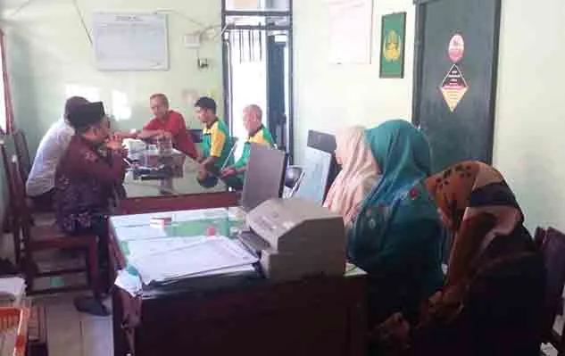 Sapa Spontan Kakankemenag di KUA Moyudan, Perkuat Disiplin ASN dan Budaya Anti Gratifikasi