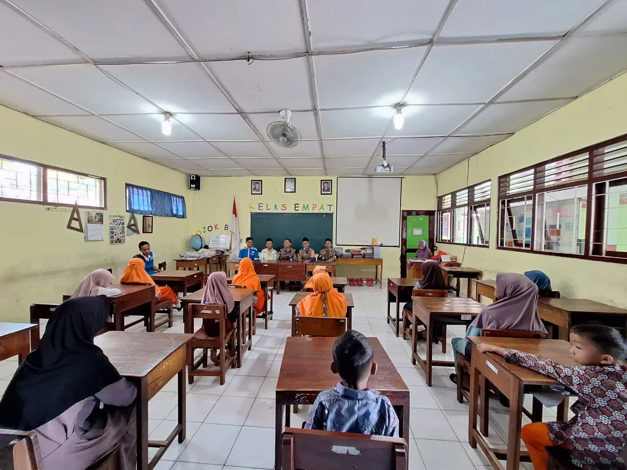 Gara Zawa Kemenag Sleman dampingi Santunan Yatim di SDN Klegung 2, dan Kampung Zakat Lumbungrejo Tempel