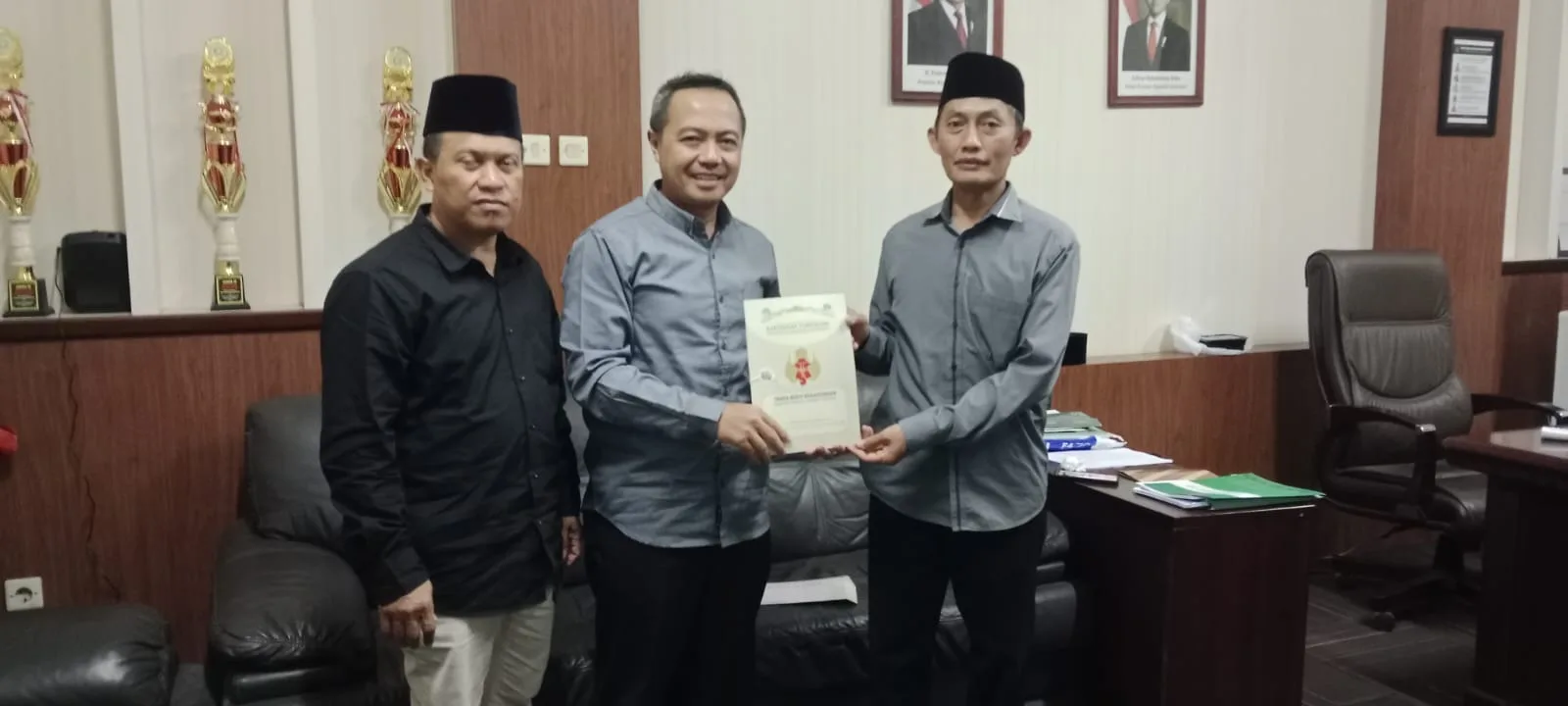 Kasubbag TU Terima Kekancingan dari Kepala KUA, Legalitas Aset Kian Kuat Bangun Layanan KUA